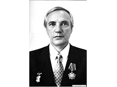 Пахомов Валентин Михайлович - преподаватель спецдисциплин. С 1975 г. руководитель ансамбля народного танца ХТЖТ, с 1977 г. городского ансамбля "Горенка". Награжден орденом «Дружбы народов», ему присвоено звание «Заслуженный работник культуры Российской Федерации», присуждена премия правительства Российской Федерации «Душа России», он удостоен премии Хабаровского края имени Я.Дьяченко и звания «Почетный железнодорожник».

