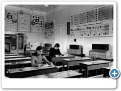 1977 г. Лаборатория электронных приборов и громкоговорящей связи (ауд.226). Зав. лаб. Попов А.П.